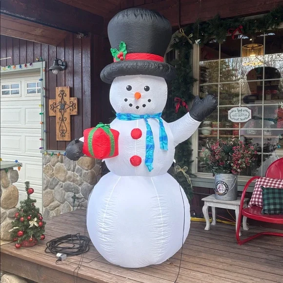 EUC Snowman Inflatable Lit - Picture 3 of 9